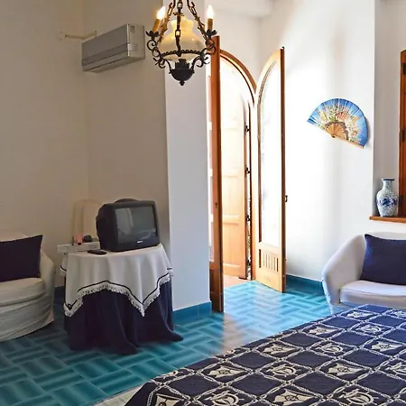 Villa Luigina - Seafront In Capo d'Orlando
