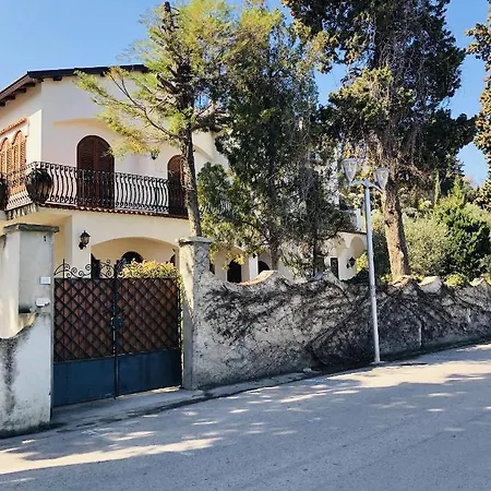 Villa Luigina - Seafront In Capo d'Orlando