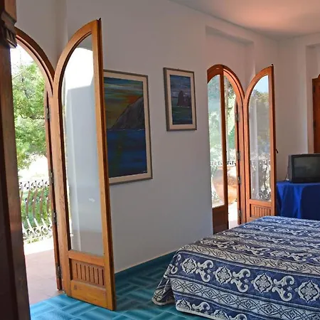 Luigina - Seafront In Villa *