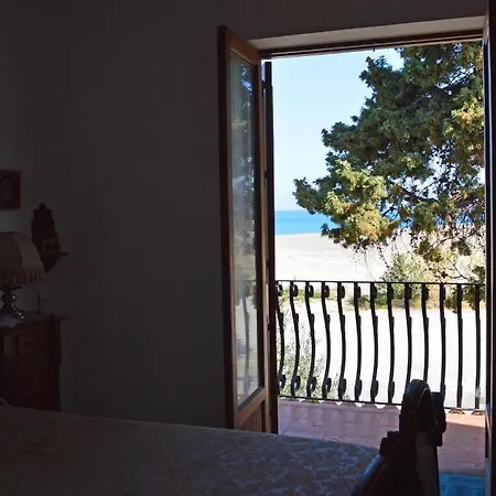 Villa Luigina - Seafront In *
